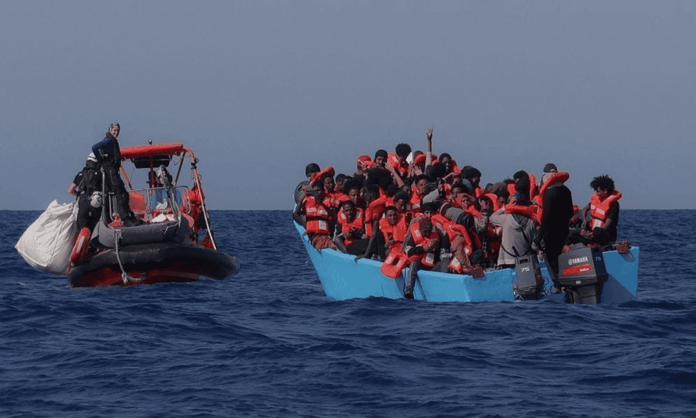 Libia: un naufragio deja unos cincuenta migrantes desaparecidos