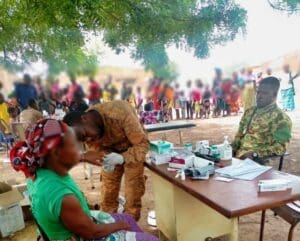 Burkina Faso: l’armée va réquisitionner 217 agents de santé civils